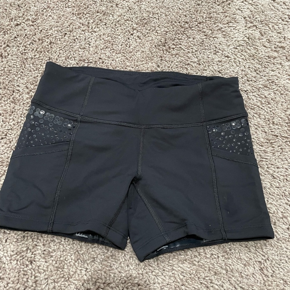 Lululemon Size 4 Black Short